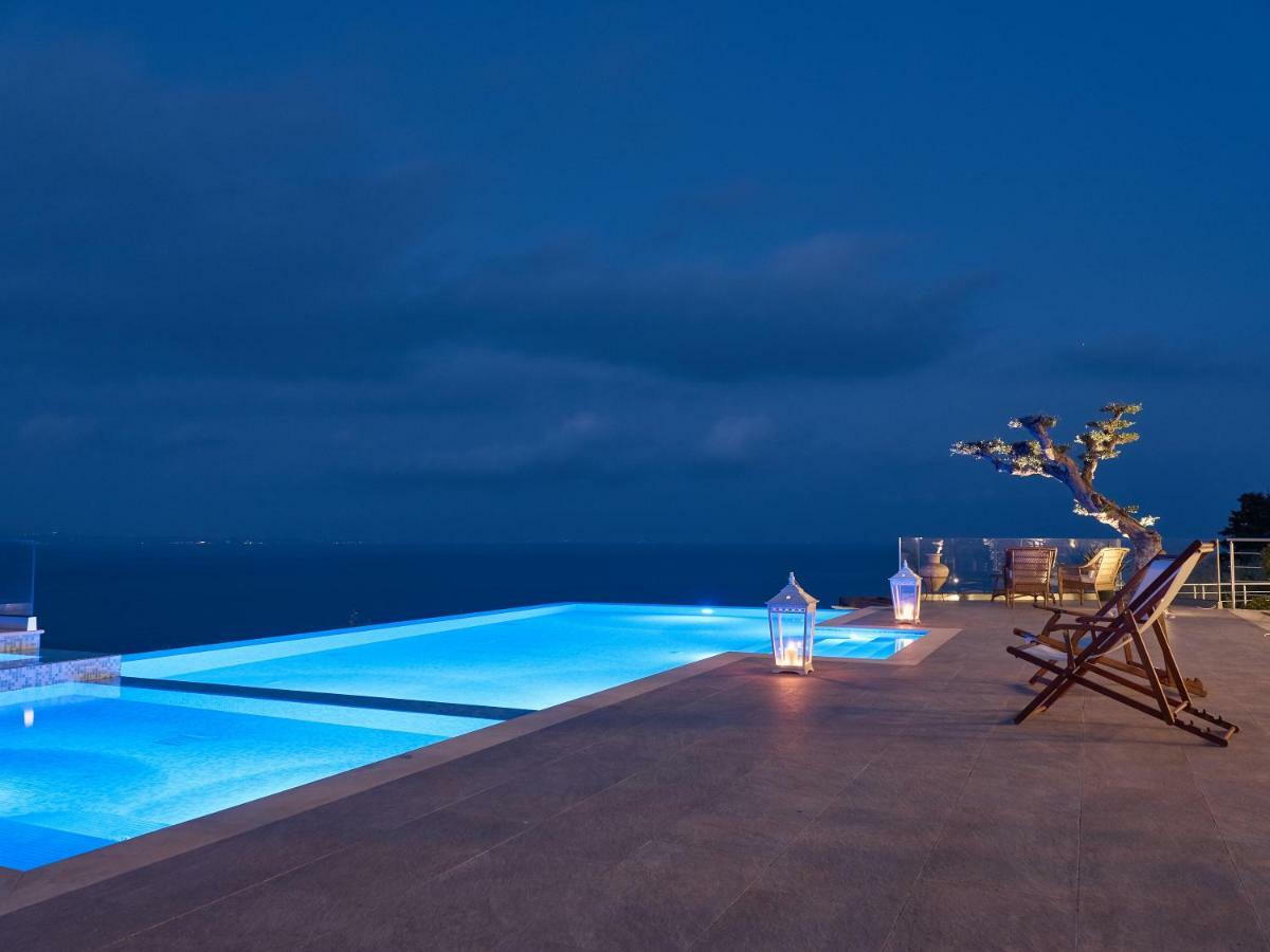 Golden July Luxury Villa Akrotiri  외부 사진